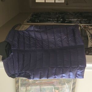 P3  Super lightweight kids puffer full zipper vest. 2 front + 2 inside pockets